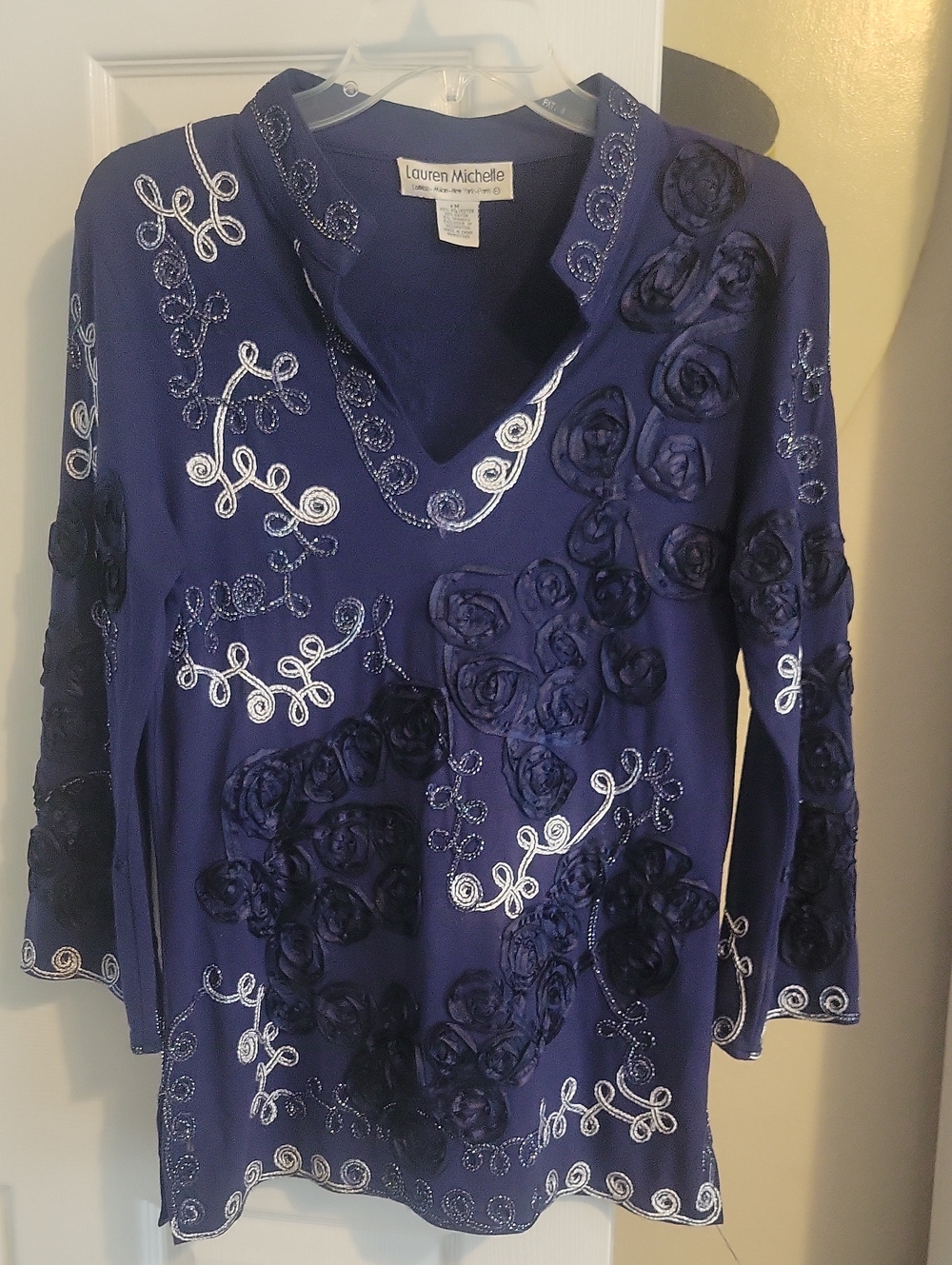 Lauren Michelle SzM Deep Blue V-Neck Rose Swirl Appliqué 3/4 sleeve Tunic Top